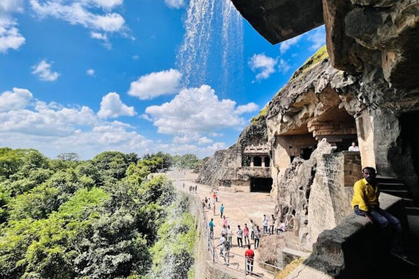 ellora1.jpg